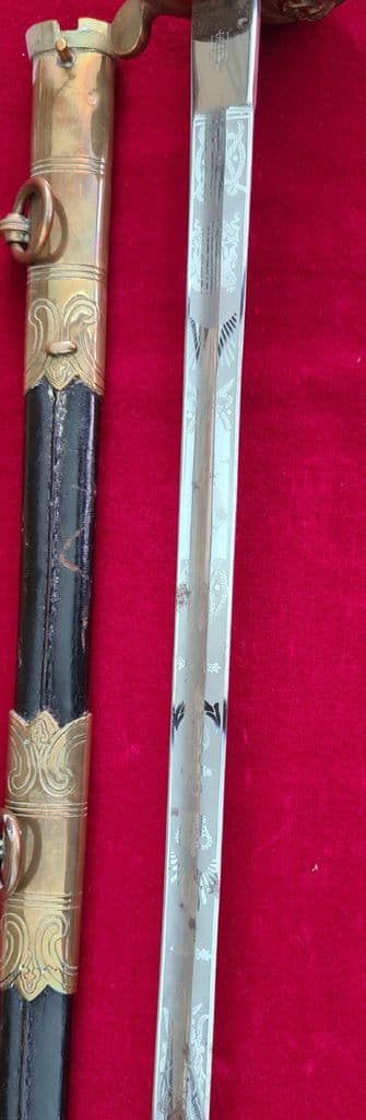 A fine example of a British ELIZABETH the SECOND pattern Naval officers sword. LIKE NEW. Ref 3694.